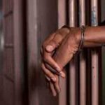 जेल प्रशासन में हड़कंप: जेल बैरक में कैदी के पास मिला मोबाइल फोन