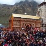 केदारनाथ मंदिर में दर्शन के समय मोबाइल कराए जा रहे स्विच ऑफ