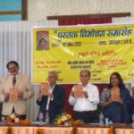 किरन बहुखण्डी ने अपनी कविताओं में समाज में नैतिक मूल्यों की गिरावट को उकेरा