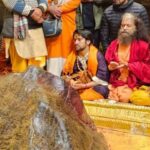 बदरीनाथ धाम पहुंचे पंडित धीरेंद्र शास्त्री, भगवान बदरी विशाल की पूजा-अर्चना की