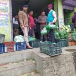 दुकान में पालीथीन व बाहर गंदगी मिलने पर 7000 रुपये का जुर्माना
