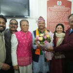 सौरभ थपलियाल ने डीएवी पीजी कालेज जाकर गुरुजनों से मांगा वोट का आशीर्वाद