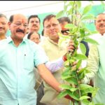 हरेला पर्व पर मुख्यमंत्री धामी ने देहरादून में किया पौधरोपण