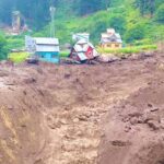 फिर फटा बादल : उत्तरकाशी में उफान पर नाला, लोगों ने खाली किए घर