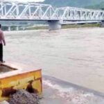 नैथाणा पुल से युवक ने मारी नदी में मारी छलांग