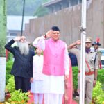 सीएम धामी ने मुख्यमंत्री आवास पर किया ध्वाजारोहण, राष्ट्रीय एकता की दिलाई शपथ